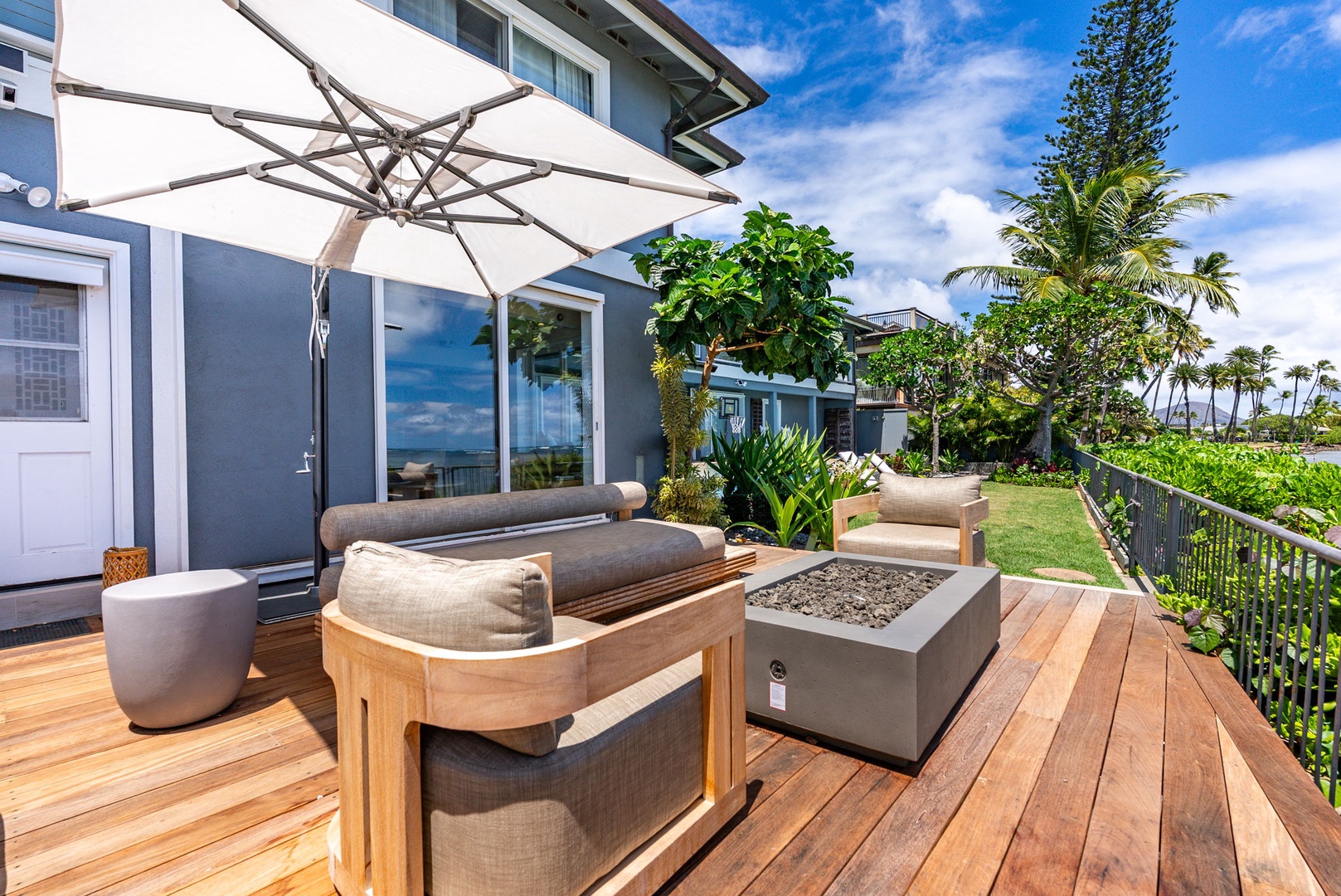 Honolulu Vacation Rentals, Wailupe Beachfront Getaway - Ocean-view deck with plush seating and shade for lazy afternoons.
