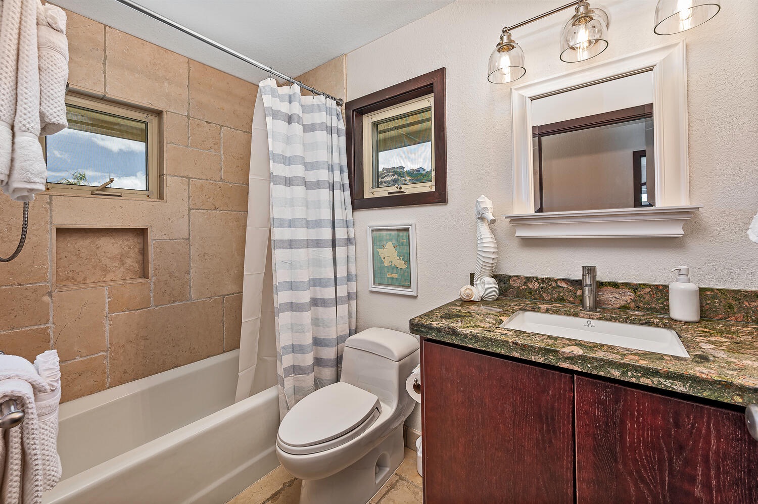 Honolulu Vacation Rentals, Nani Wai - Shared bath for bedrooms 4 & 5.