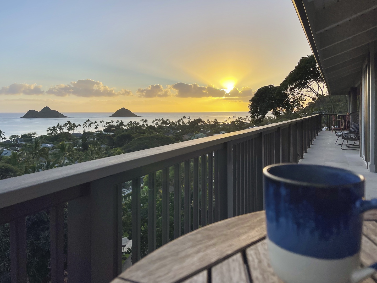 Kailua Vacation Rentals, Hale Lani - Enjoy your morning coffee with panoramic views of the Kailua and Lanikai.