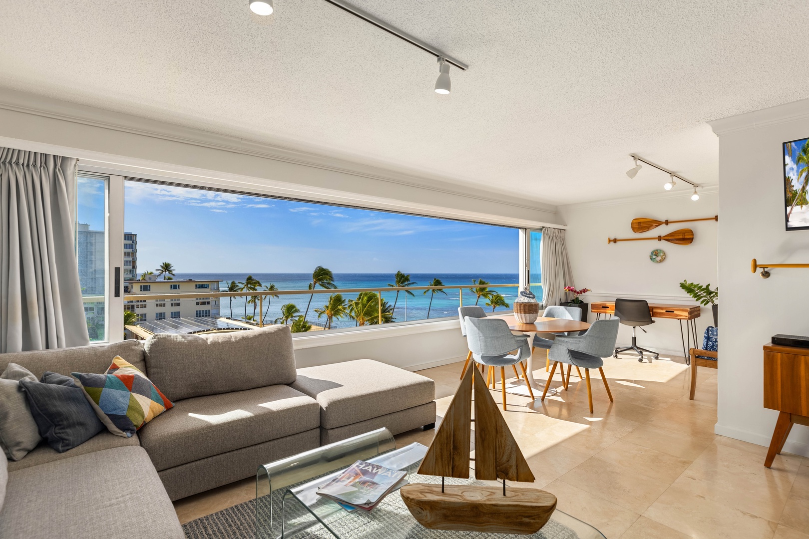 Honolulu Vacation Rentals, Colony Surf Getaway - Plush sofas with open and airy living space, welcoming the island breeze.