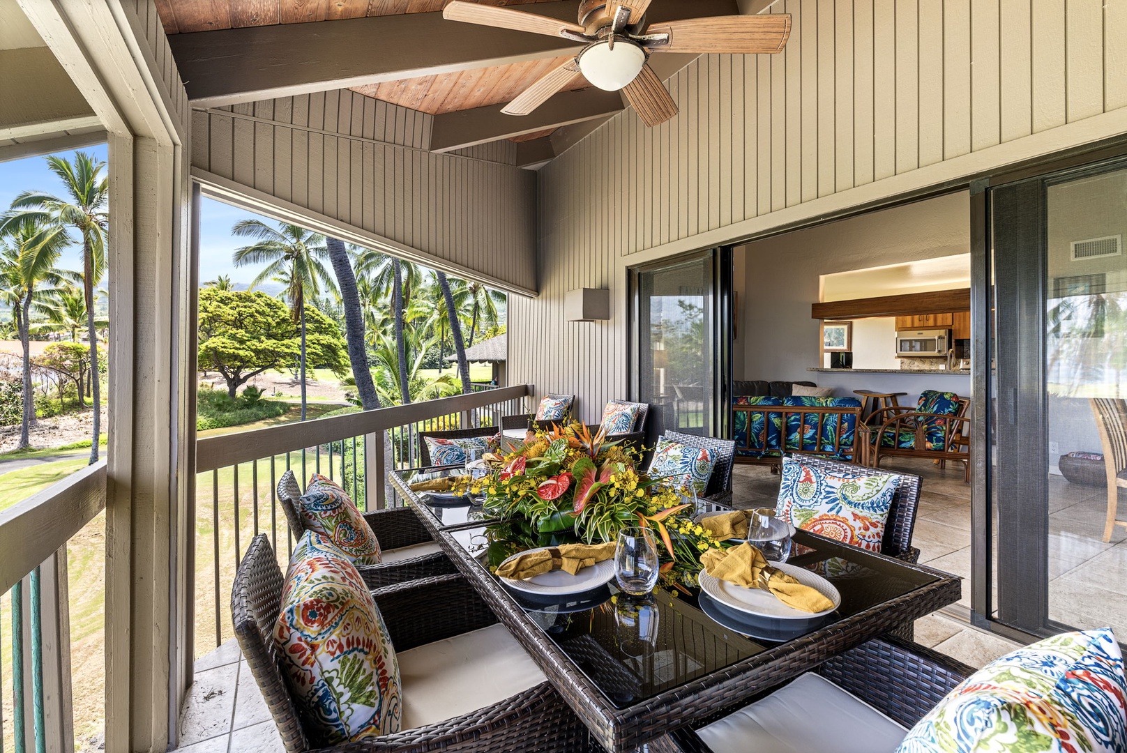 Kailua Kona Vacation Rentals, Kanaloa at Kona 1606 - Indoor and outdoor blur where the lanai opens back into the living room.