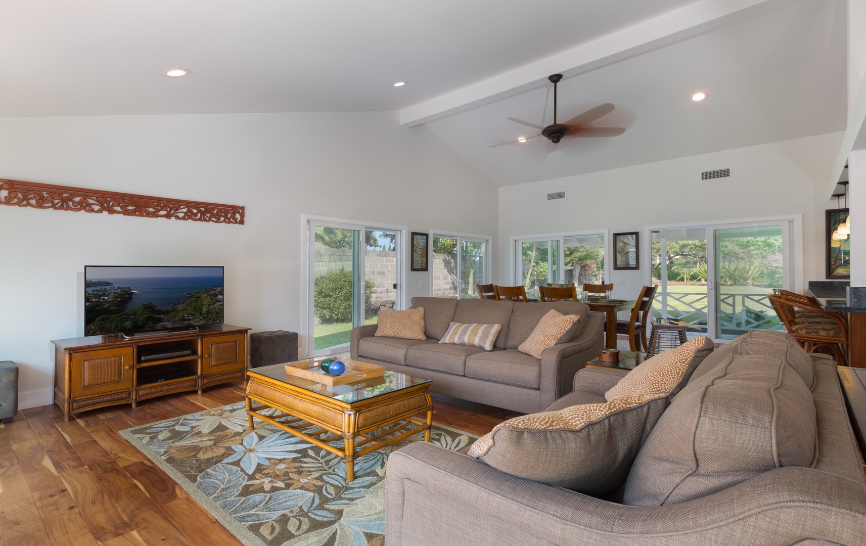 Kailua Kona Vacation Rentals, He'eia Bay Beach Bungalow (Big Island) - Comfortable living room.