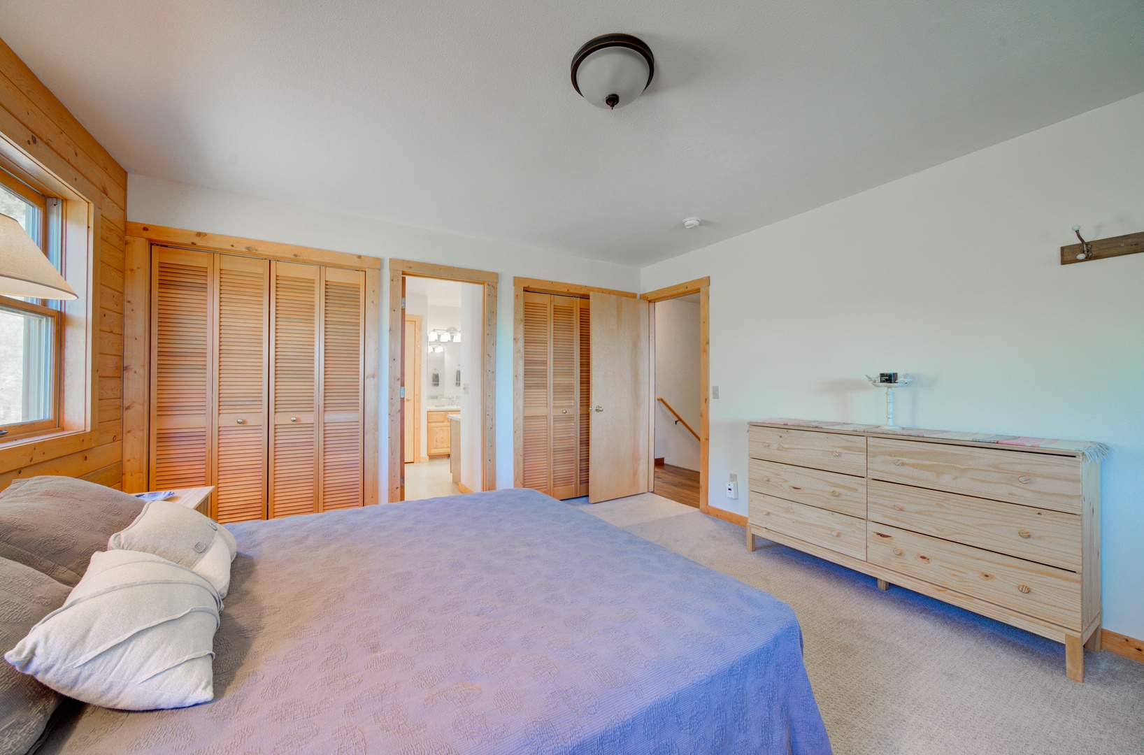 Bozeman Vacation Rentals, The Canyon Lookout - Plenty of closets, and attached bath