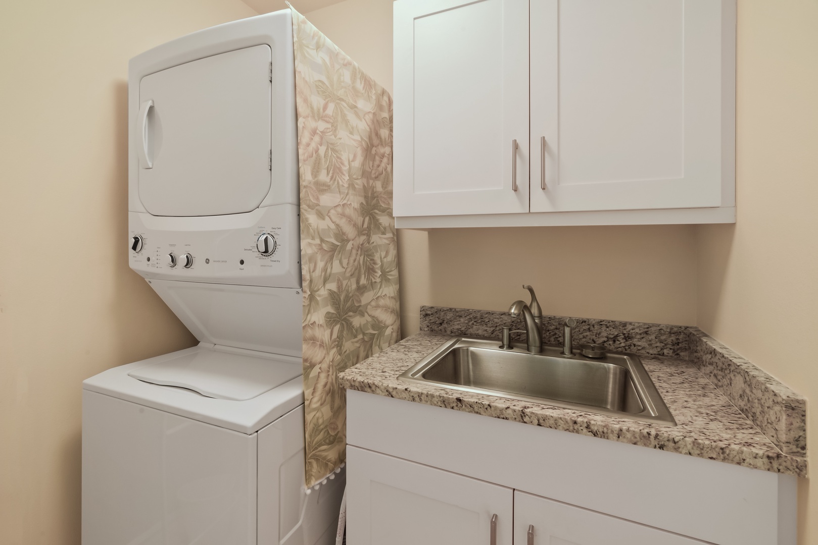 Princeville Vacation Rentals, Noelani Kai - Vacay complete with our dedicated laundry area, equipped with a washer/dryer, sink with cabinets for extra storage, designed for your convenience.