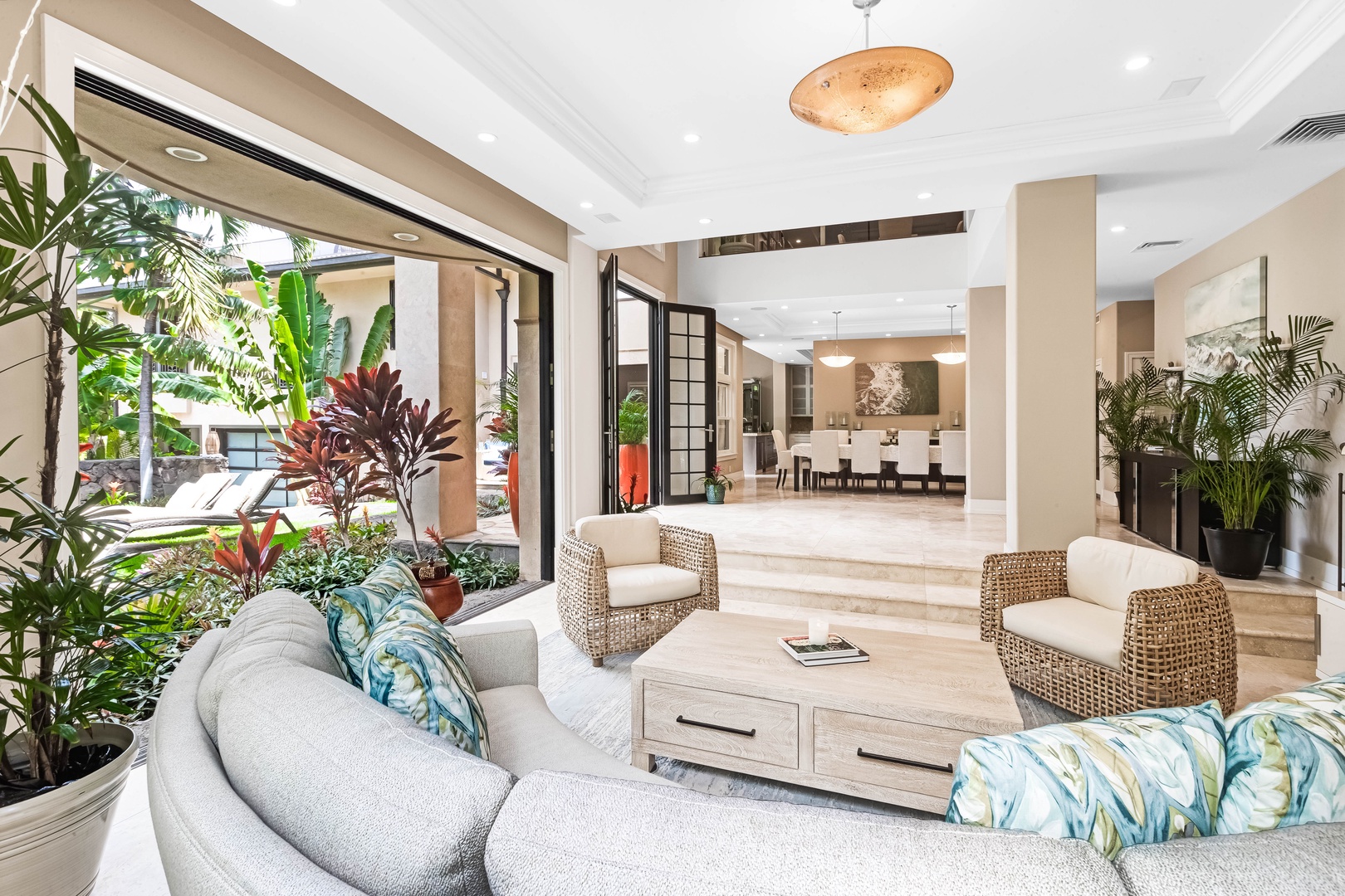 Honolulu Vacation Rentals, Pili Pono - Stylish seating and garden views—perfect for relaxing or entertaining.