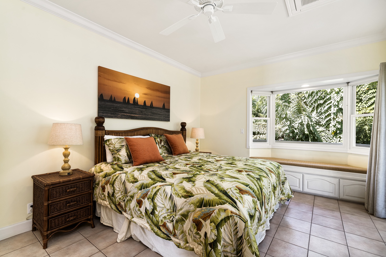 Kailua Kona Vacation Rentals, Dolphin Manor - Upstairs 348 sqft guest bedroom (room 4)