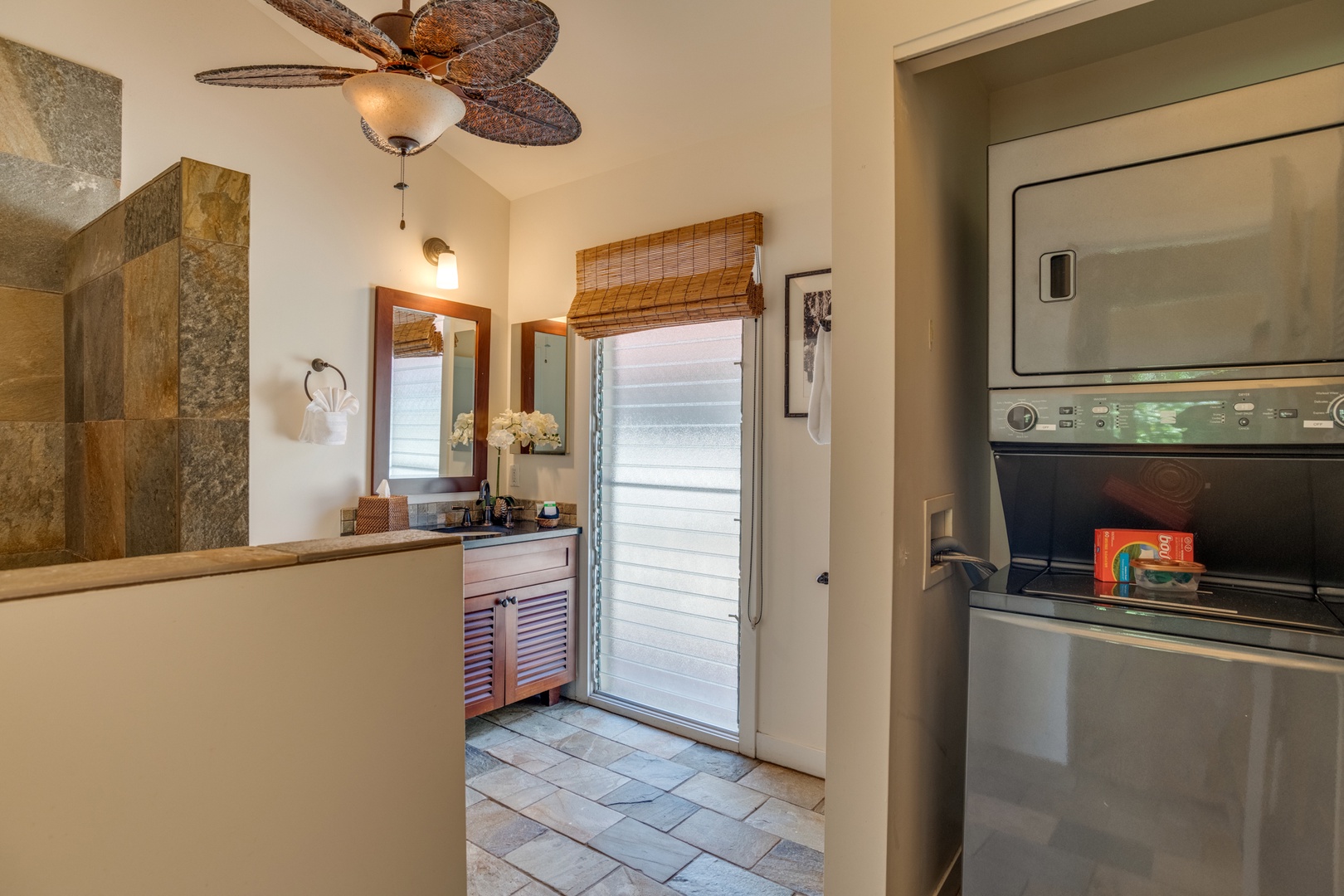 Lahaina Vacation Rentals, Aina Nalu D-207: Affordable luxury at it's best! - Washer & Dryer
