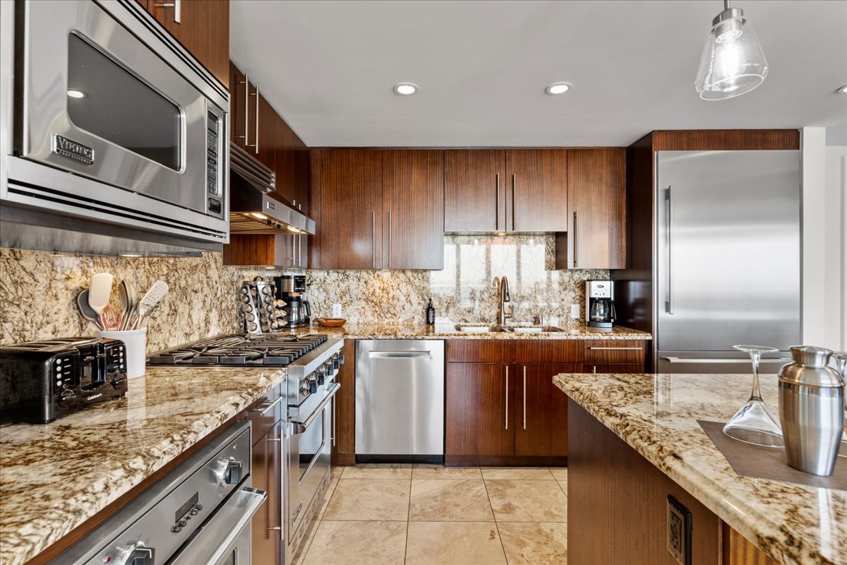 HI Vacation Rentals, Honua Kai Hokulani 825 - A fully equipped kitchen with modern appliances and granite countertops.