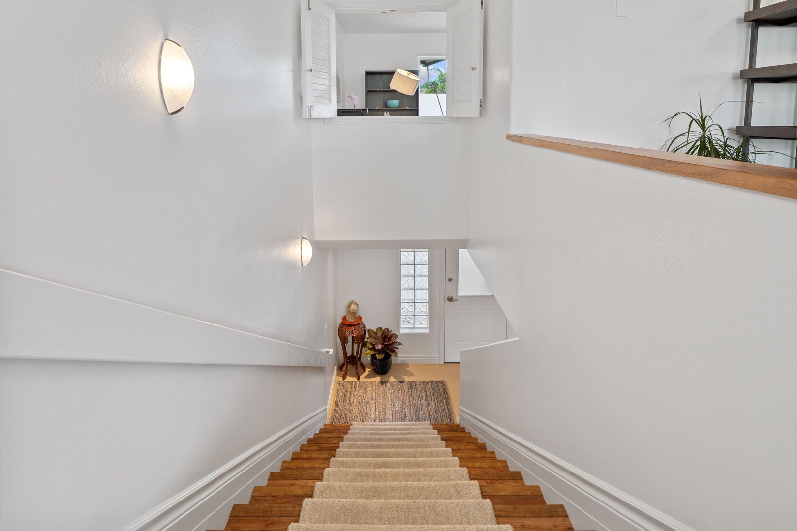 Princeville Vacation Rentals, Tropical Elegance - Descend a set of stairs adorned with a textured runner.