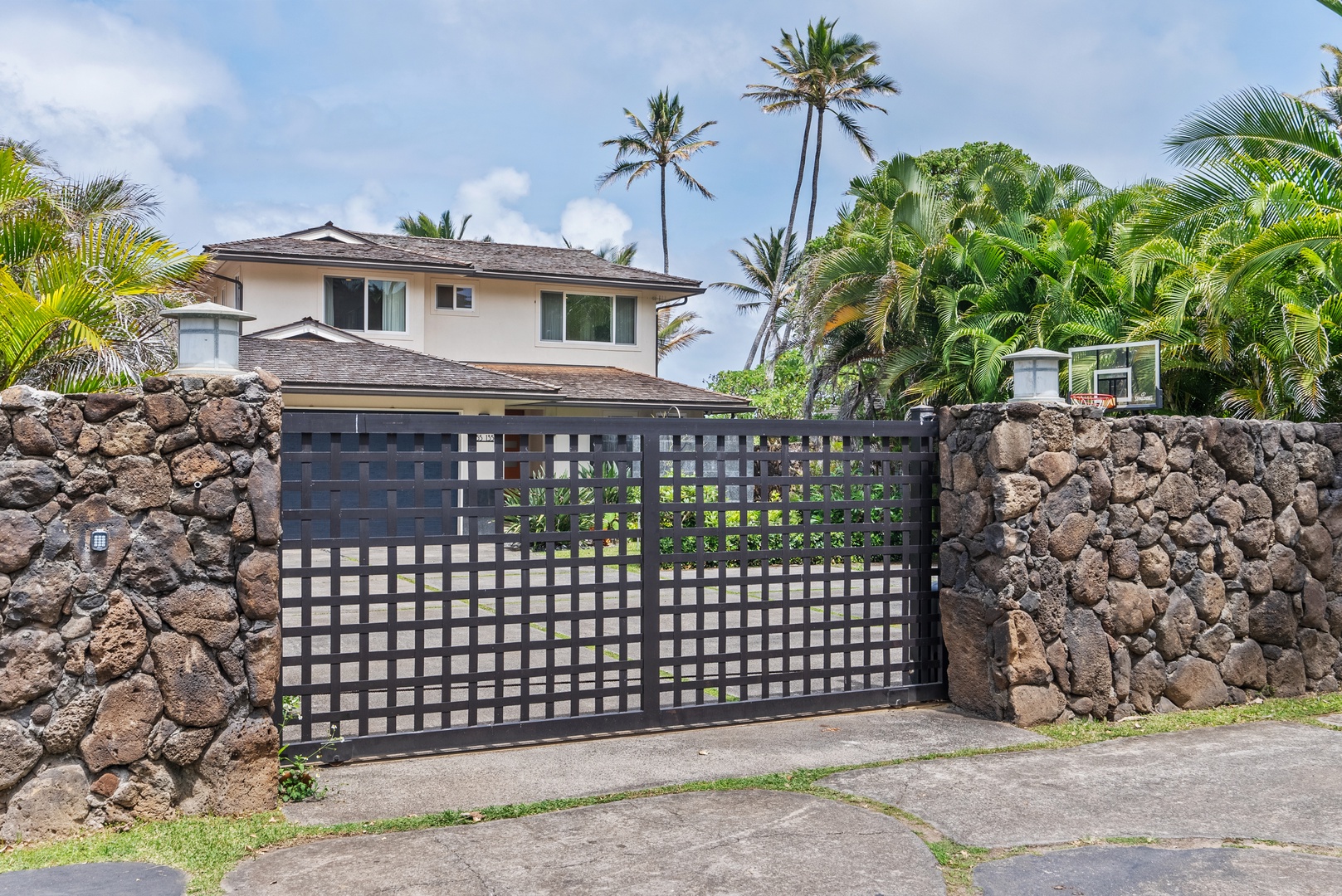 Laie Vacation Rentals, Laie Beachfront Estate - Front view of the home