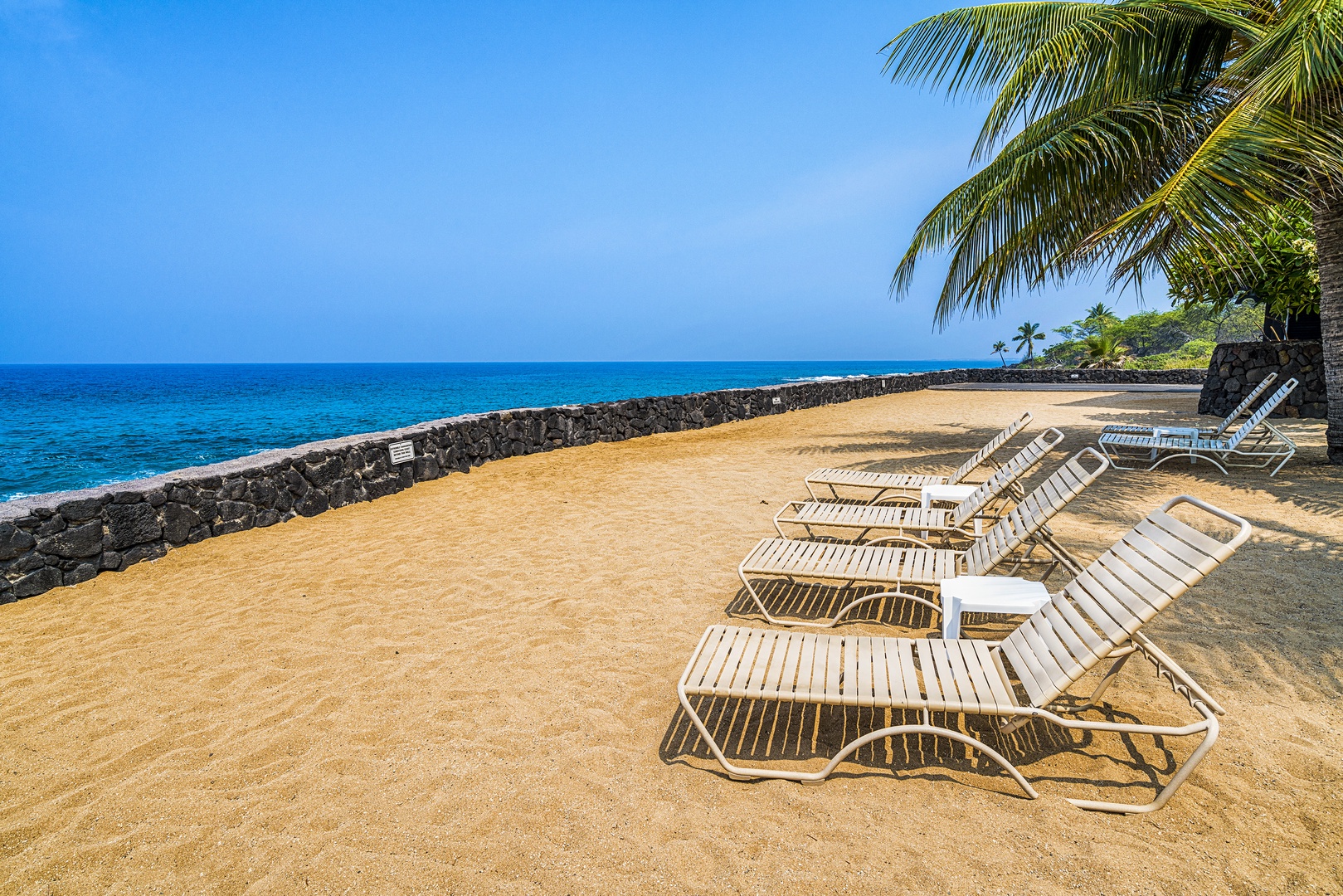 Kailua Kona Vacation Rentals, Casa De Emdeko 222 - No better place to work on your tan!