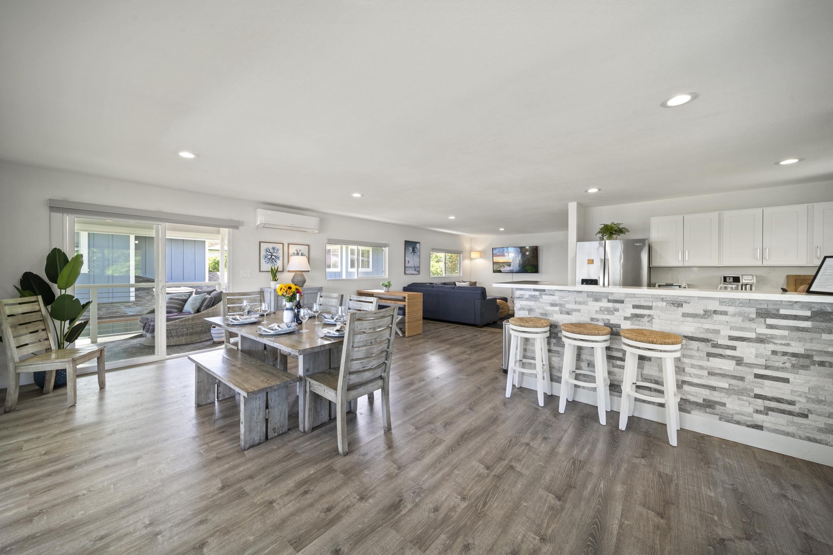 Haleiwa Vacation Rentals, Hale Nalu - The open-concept living space offers the perfect space for socializing and entertaining