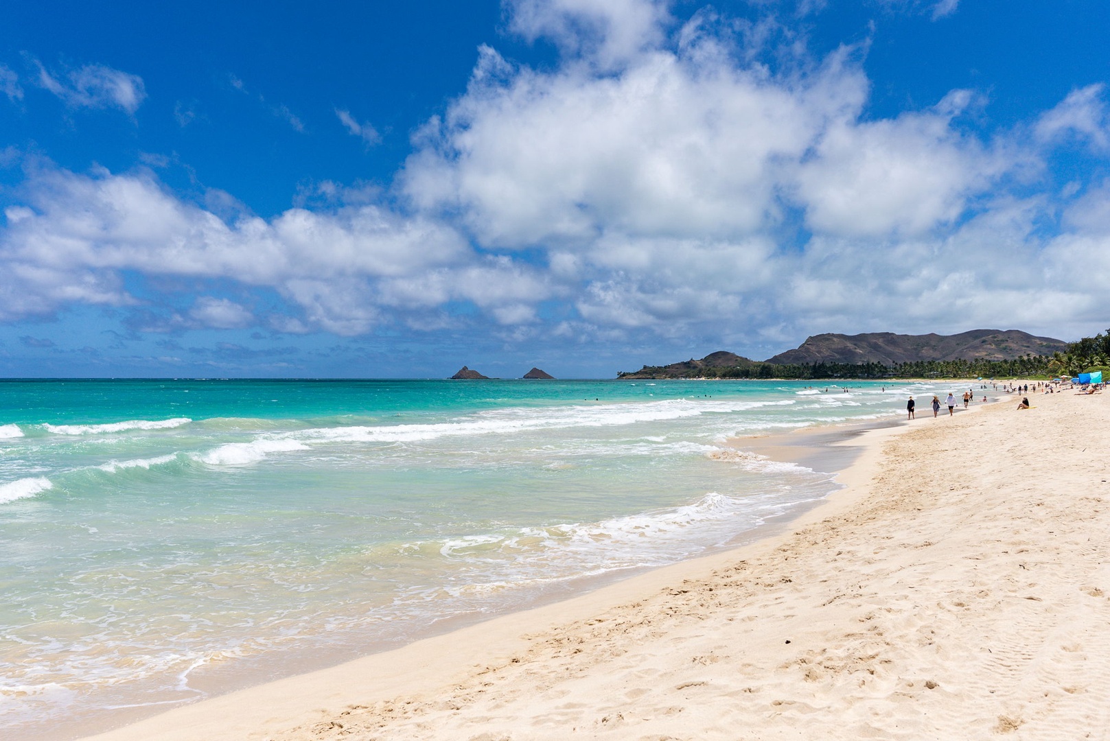 Kailua Vacation Rentals, Kailua Sands - Soft sand and gentle waves under sunny skies.