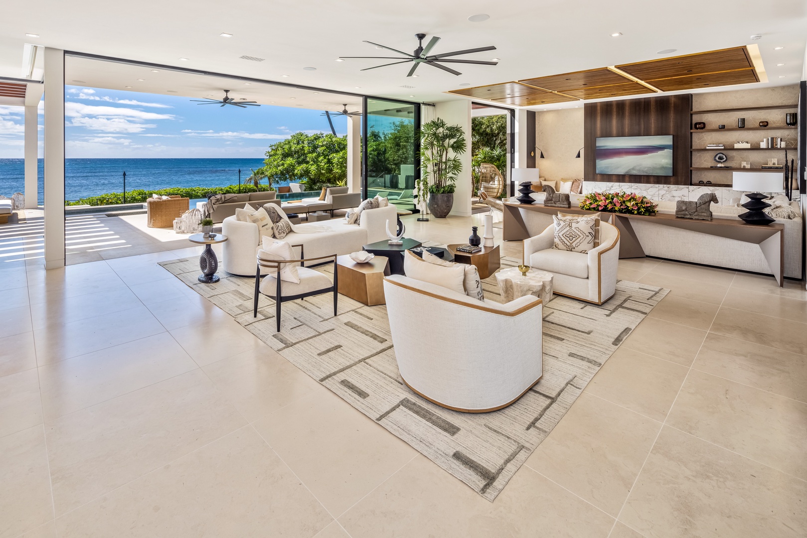 Honolulu Vacation Rentals, Diamond Head Grand Escape - Share conversations in the elegant lounge, where seating is oriented to capture both comfort and coastal beauty.