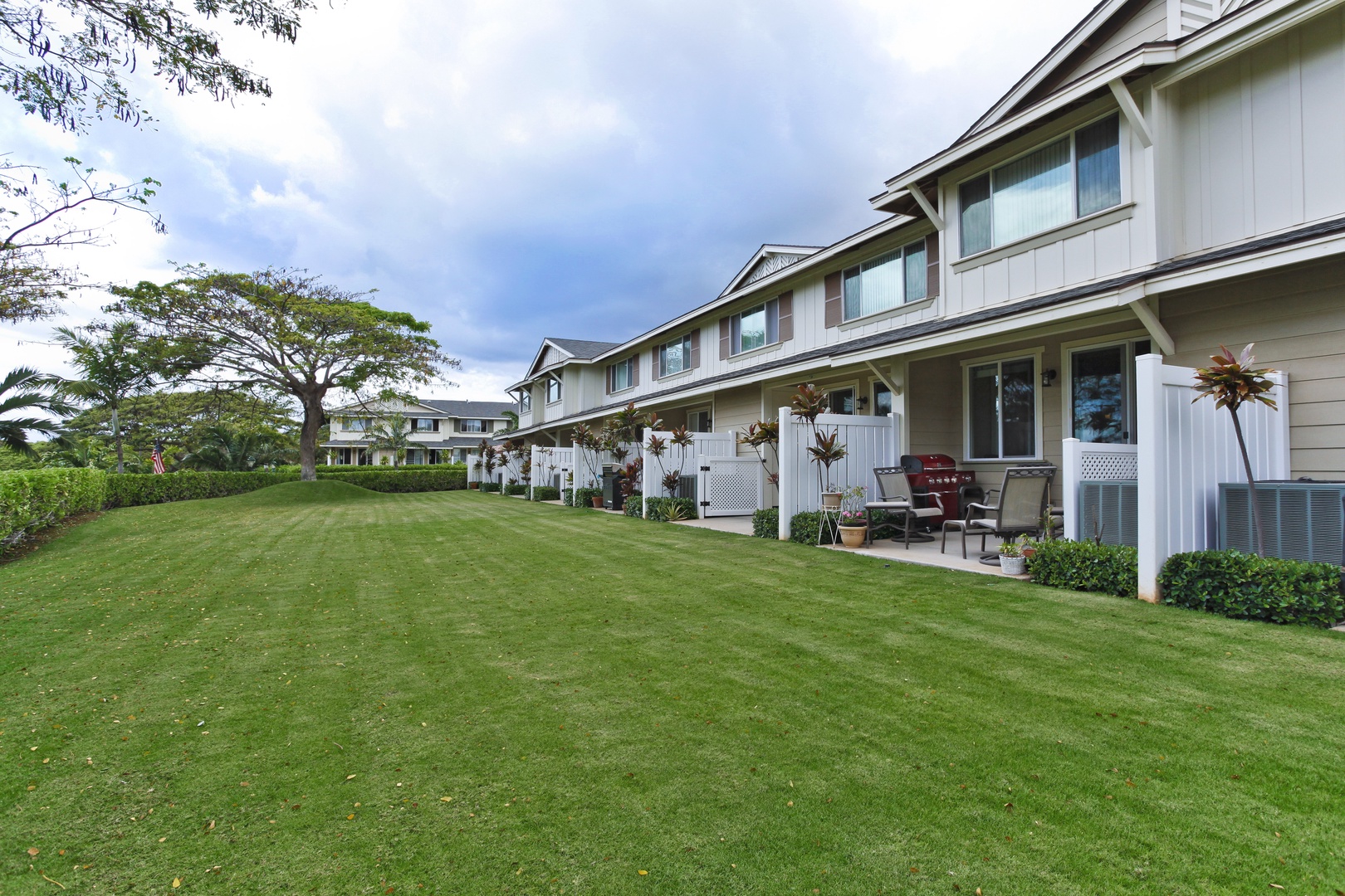 Kapolei Vacation Rentals, Hillside Villas 1538-2 - An expansive green manicured lawn.