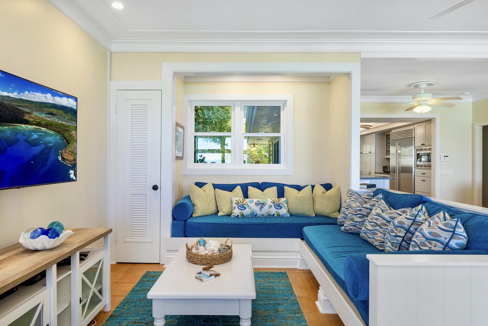 Kailua Vacation Rentals, Lanikai Seashore - There's ample seating in the TV room for all to enjoy