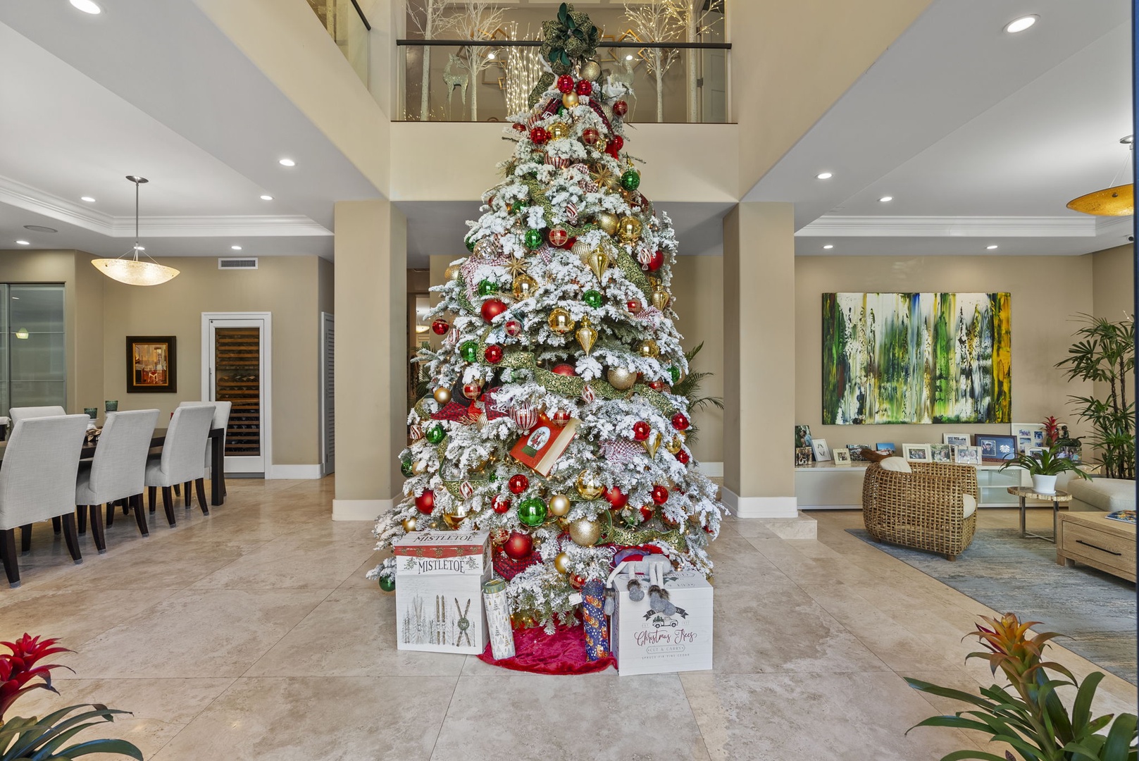 Honolulu Vacation Rentals, Pili Pono - Spacious main room with a grand piano and Christmas decor.