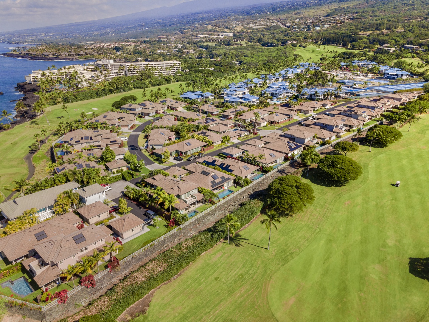 Kailua Kona Vacation Rentals, Kona Blue Vacations Holua Kai - Surround yourself with ocean, golf, and palms—your Holua Kai home sits in the heart of it all.