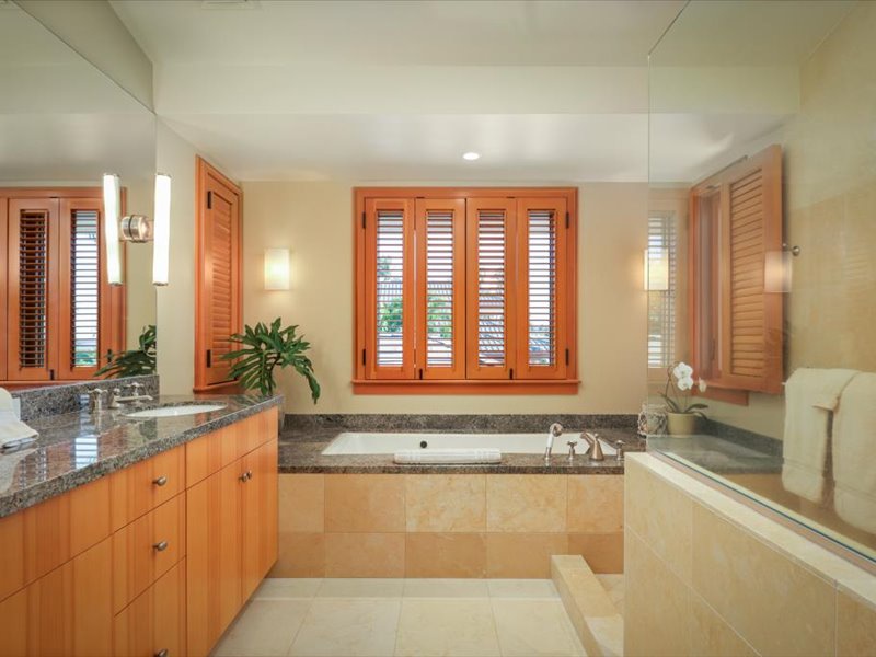 Kamuela Vacation Rentals, 5BD Estate Home at Mauna Kea Resort - Guest Suite 3 bathroom (2nd flr)