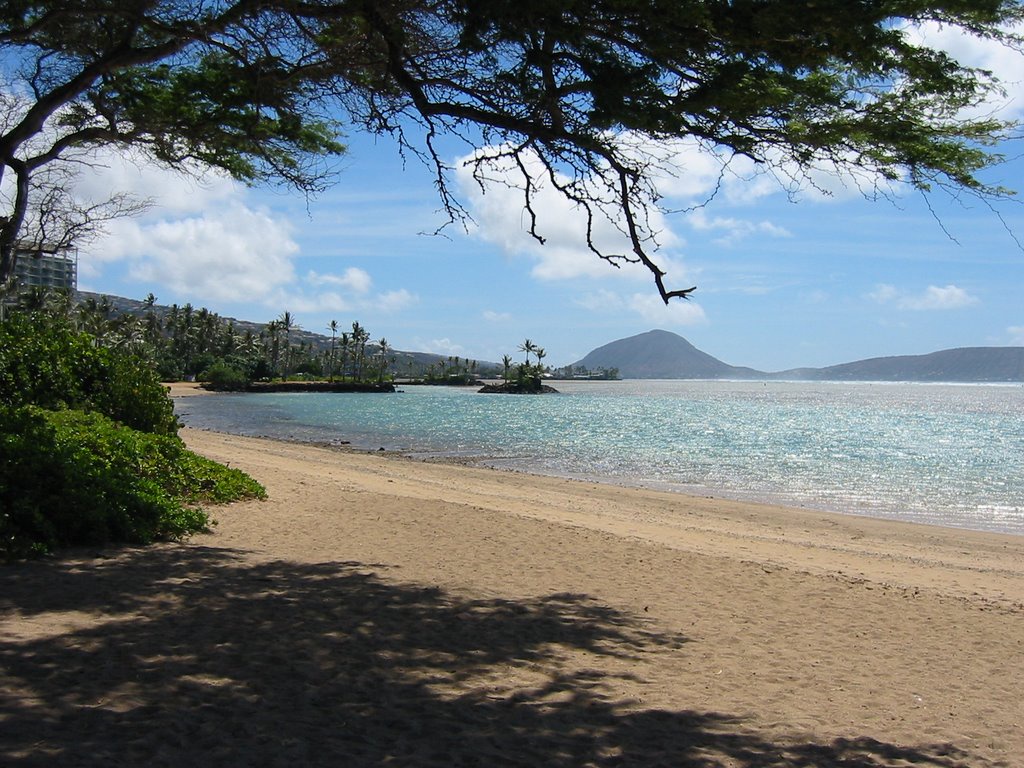 Honolulu Vacation Rentals, Ho'okipa Villa - Kahala Beach is a short 10-minute walk or a quick drive away.