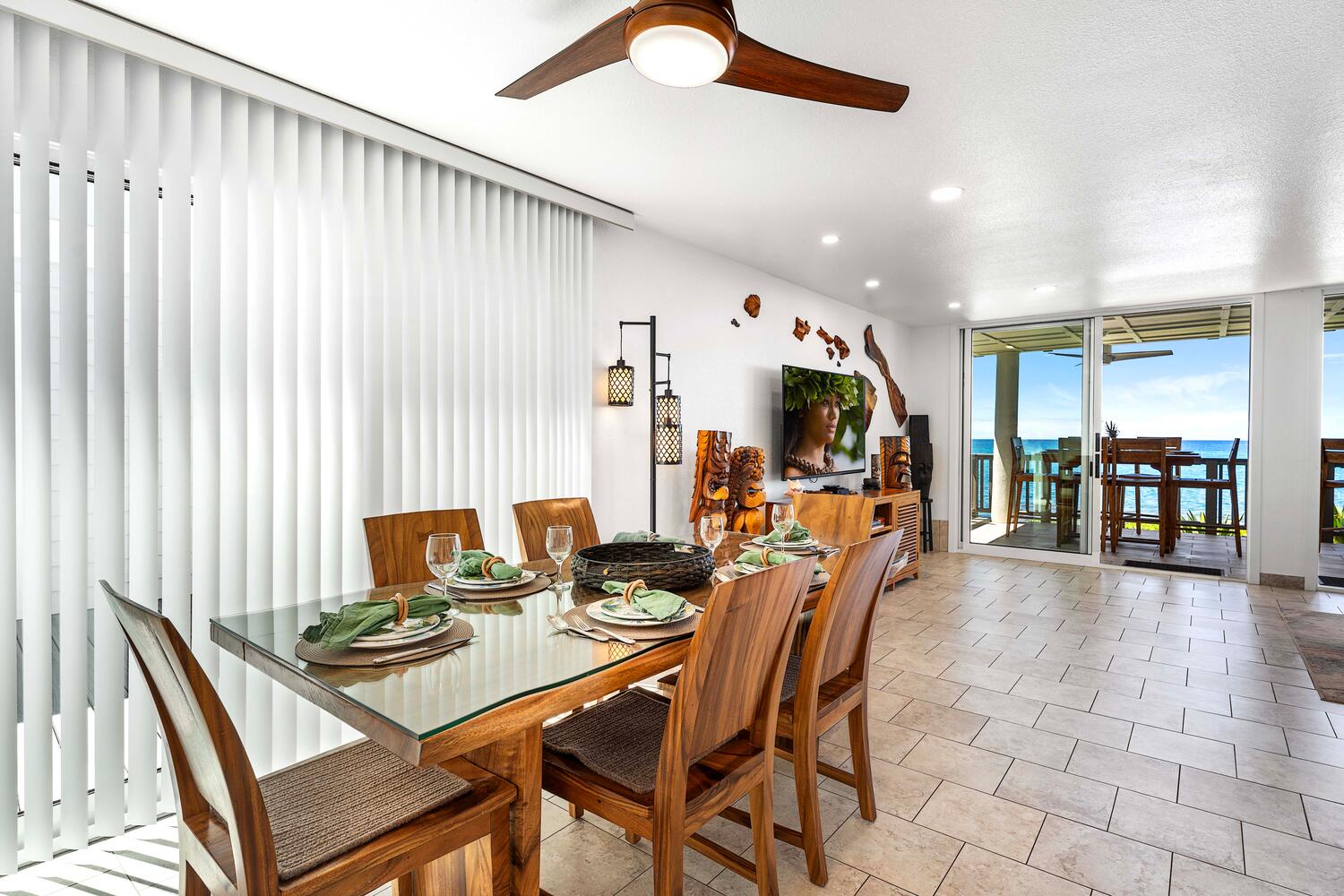 Kailua Kona Vacation Rentals, Hale Kai O'Kona #7 - The open concept dining area with plenty of seating and views for every meal.