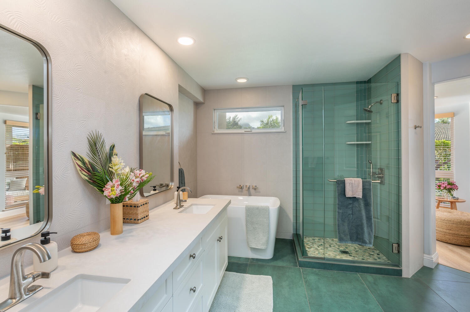 Princeville Vacation Rentals, Sea Glass - The ensuite bath with dual sinks, a soaking tub and a separate walk-in shower.