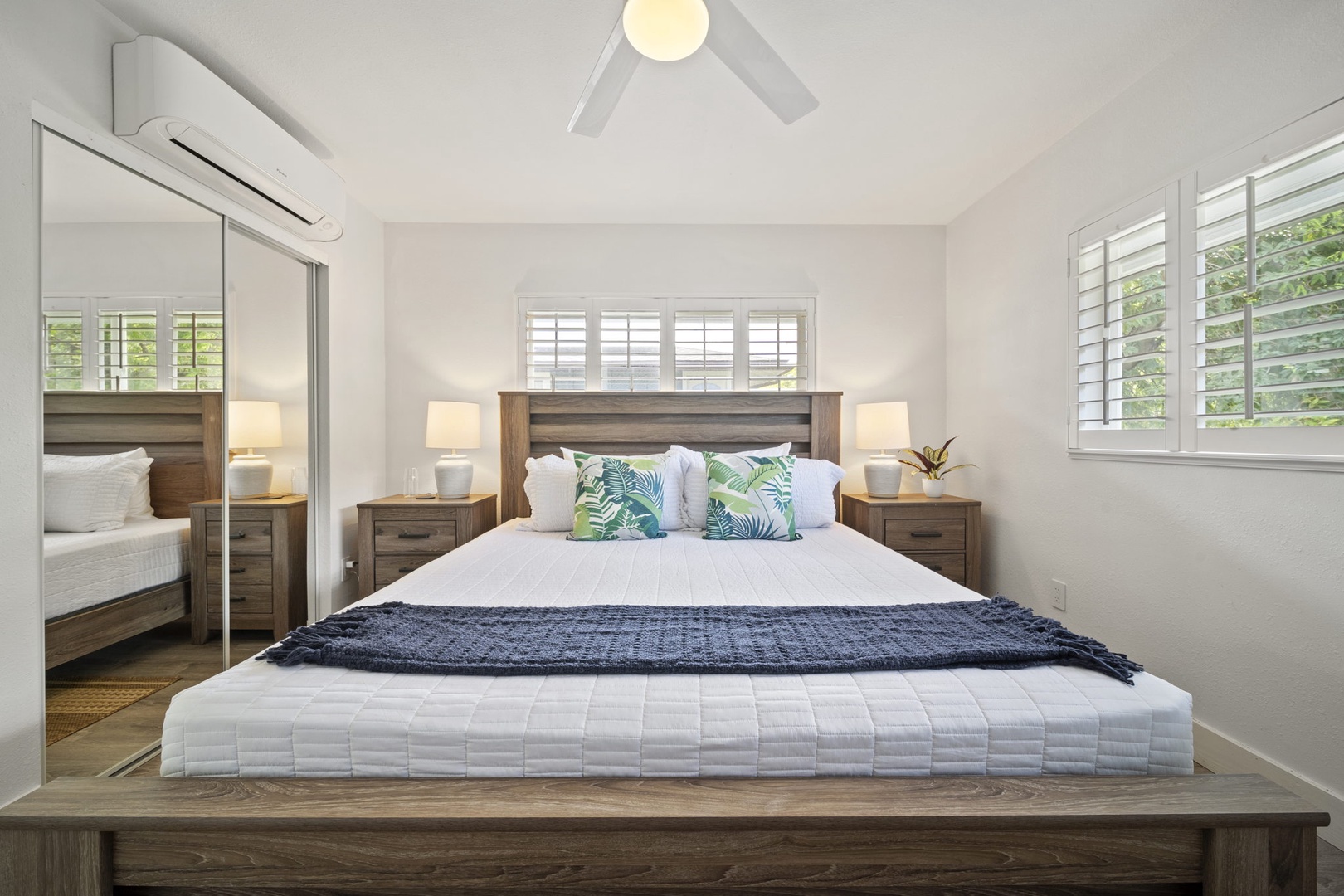 Haleiwa Vacation Rentals, Hale Nalu - King size bed in Guest Bedroom 6