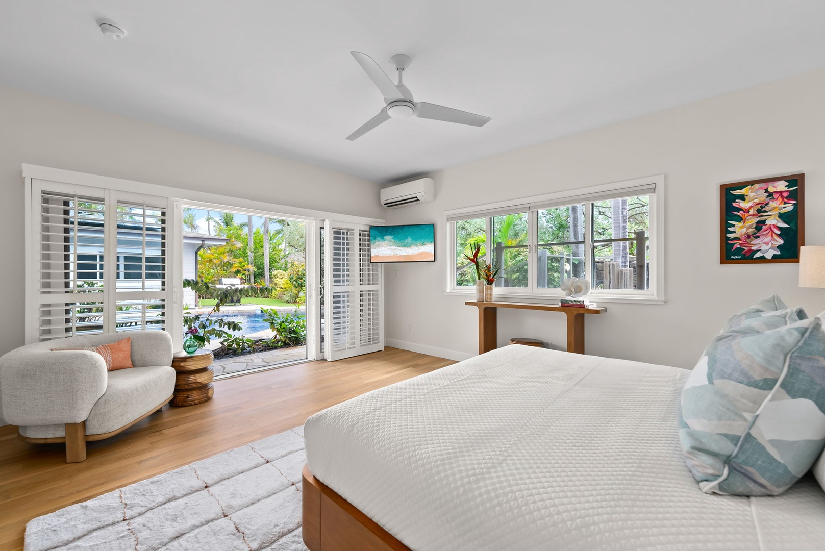 Kailua Vacation Rentals, Kailua Beach House - Spacious master suite with TV, backyard views, and plenty of light.