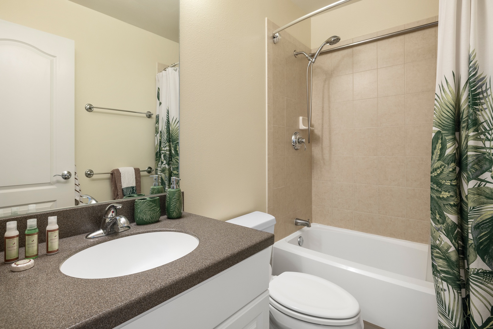 Kapolei Vacation Rentals, Ko Olina Kai 1083C - The festive greenery in the upstairs guest bathroom with a shower.