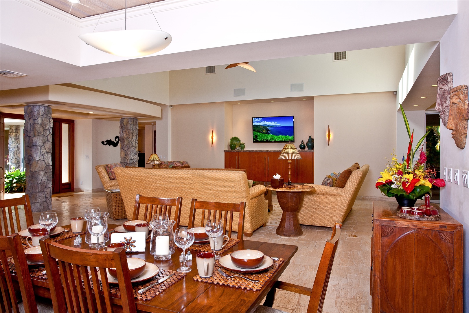 Kaanapali Vacation Rentals, Sea Shells Beach House on Ka`anapali Beach* - Indoor Dining For Six with View of TV and Kitchen