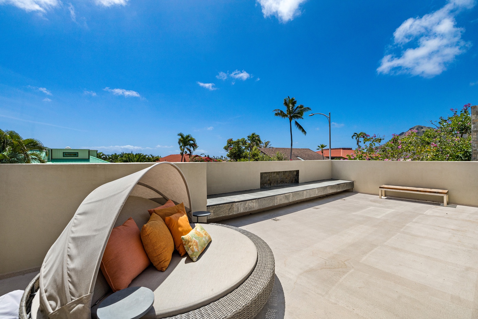 Honolulu Vacation Rentals, Villa Luana - Wrap around lanai, makes for the perfect entertainment area.