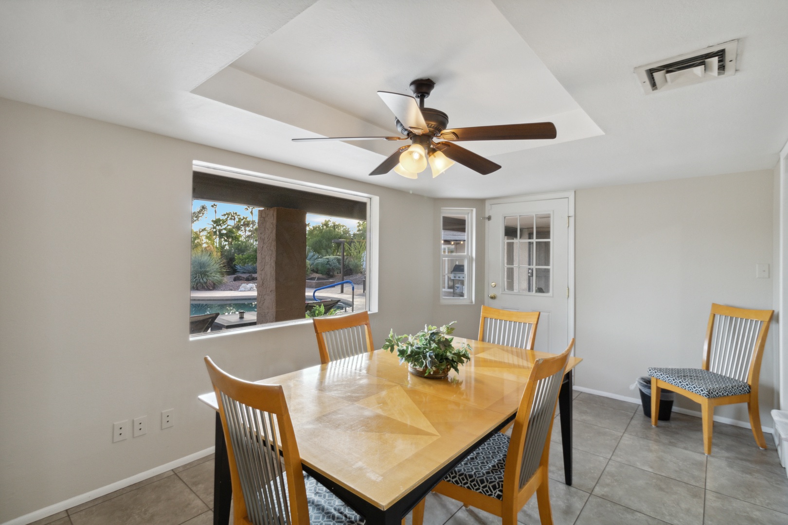 Scottsdale Vacation Rentals, OFB Thunderbird Retreat - Dining table in the Guest house gives privacy to your guests