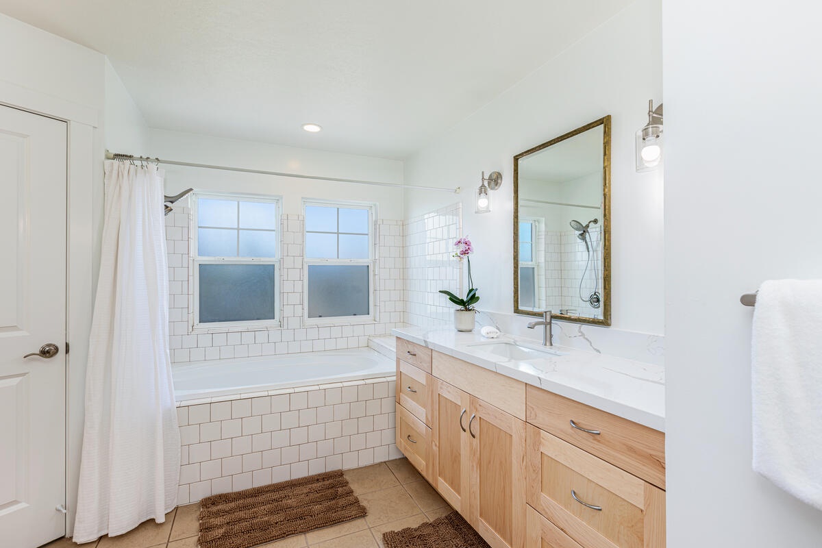 Princeville Vacation Rentals, Pili Aloha - Spacious bathroom with tub and dual vanity—great for getting ready after beach days.