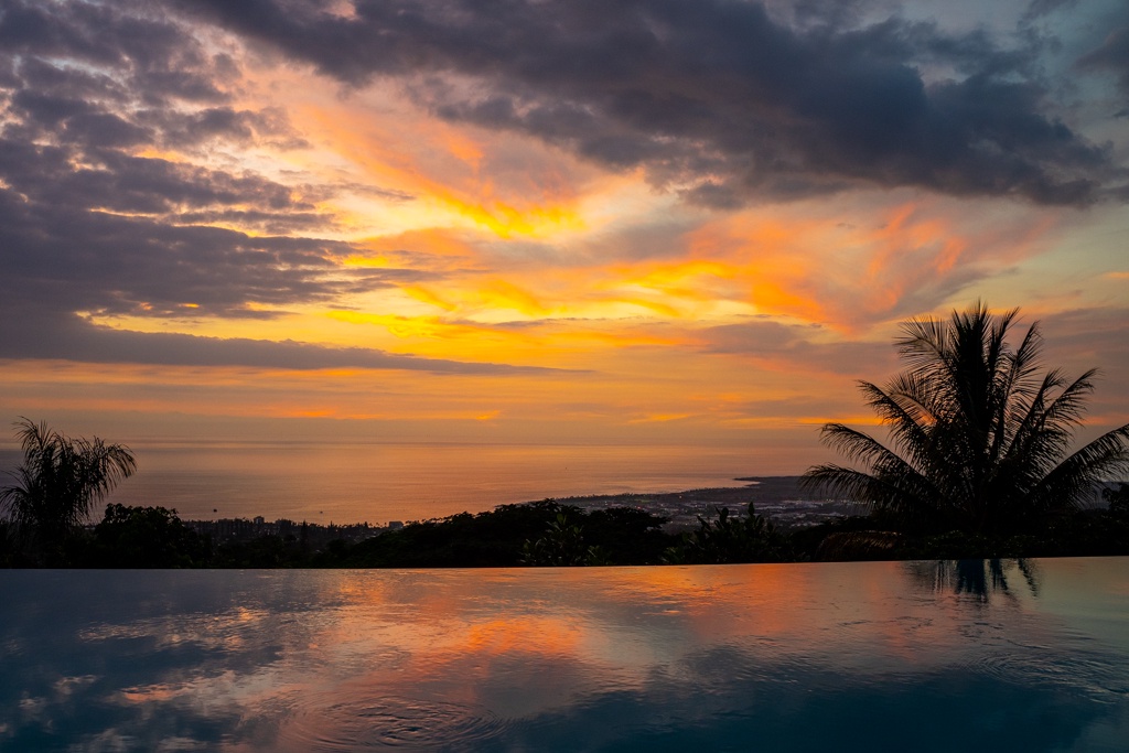 Kailua Kona Vacation Rentals, Kailua Kona Estate** - Take in the best sunset views while relaxing in the pool.