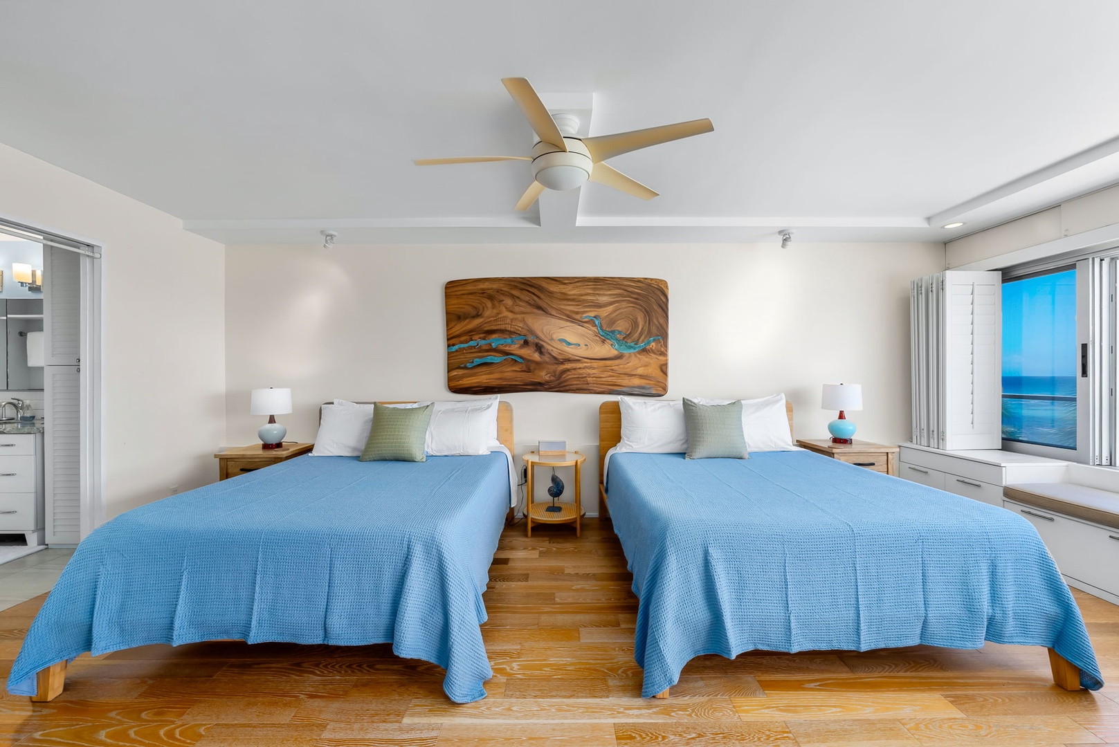 Honolulu Vacation Rentals, Colony Surf Luxe - Two queen beds meet tropical art—cozy up for a restful night in this beachy haven designed for style and serenity.