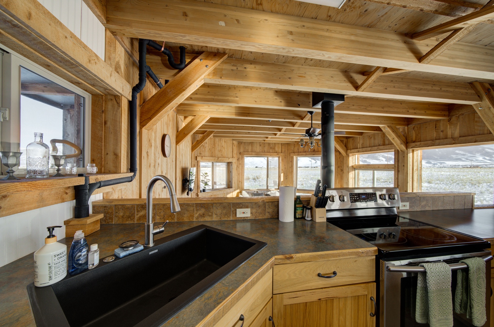 Livingston Vacation Rentals, OFB Sunset Grove - Kitchen open to the living area
