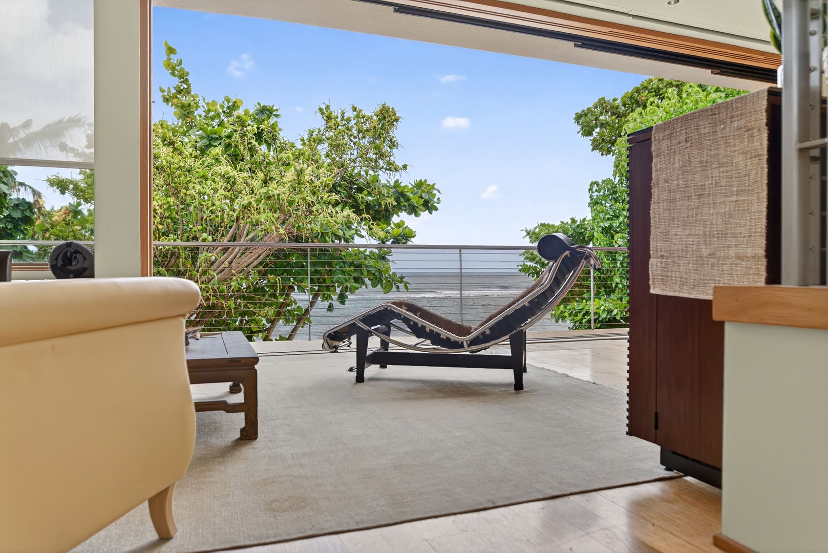 Haleiwa Vacation Rentals, HaleGator - Seamless indoor-outdoor living connects the kitchen and lounge areas to the oceanfront lanai beyond.