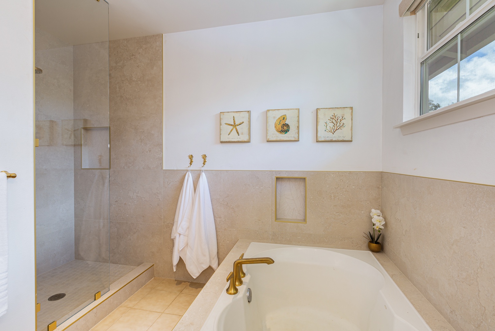 Princeville Vacation Rentals, Pualani Villa - Relaxing ensuite with a soaking tub and walk-in shower.