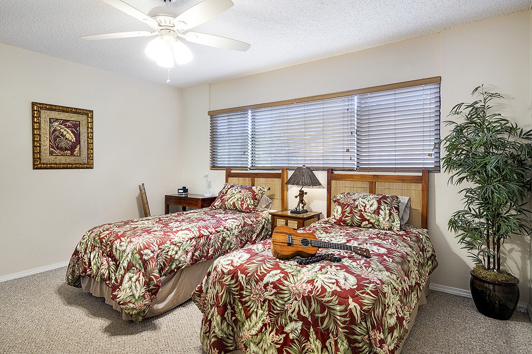 Waikoloa Vacation Rentals, Waikoloa Villas F-100 - Guest bedroom equipped with 2 Twin beds