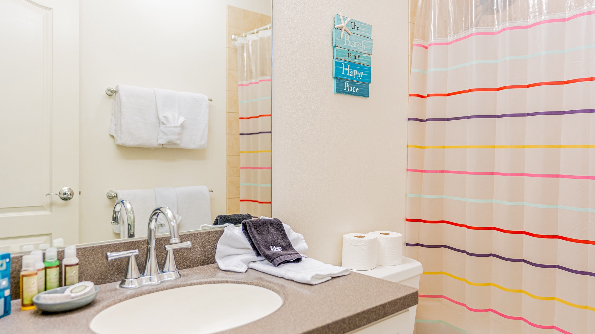 Kapolei Vacation Rentals, Hillside Villas 1508-2 - The second guest bathroom with a shower.