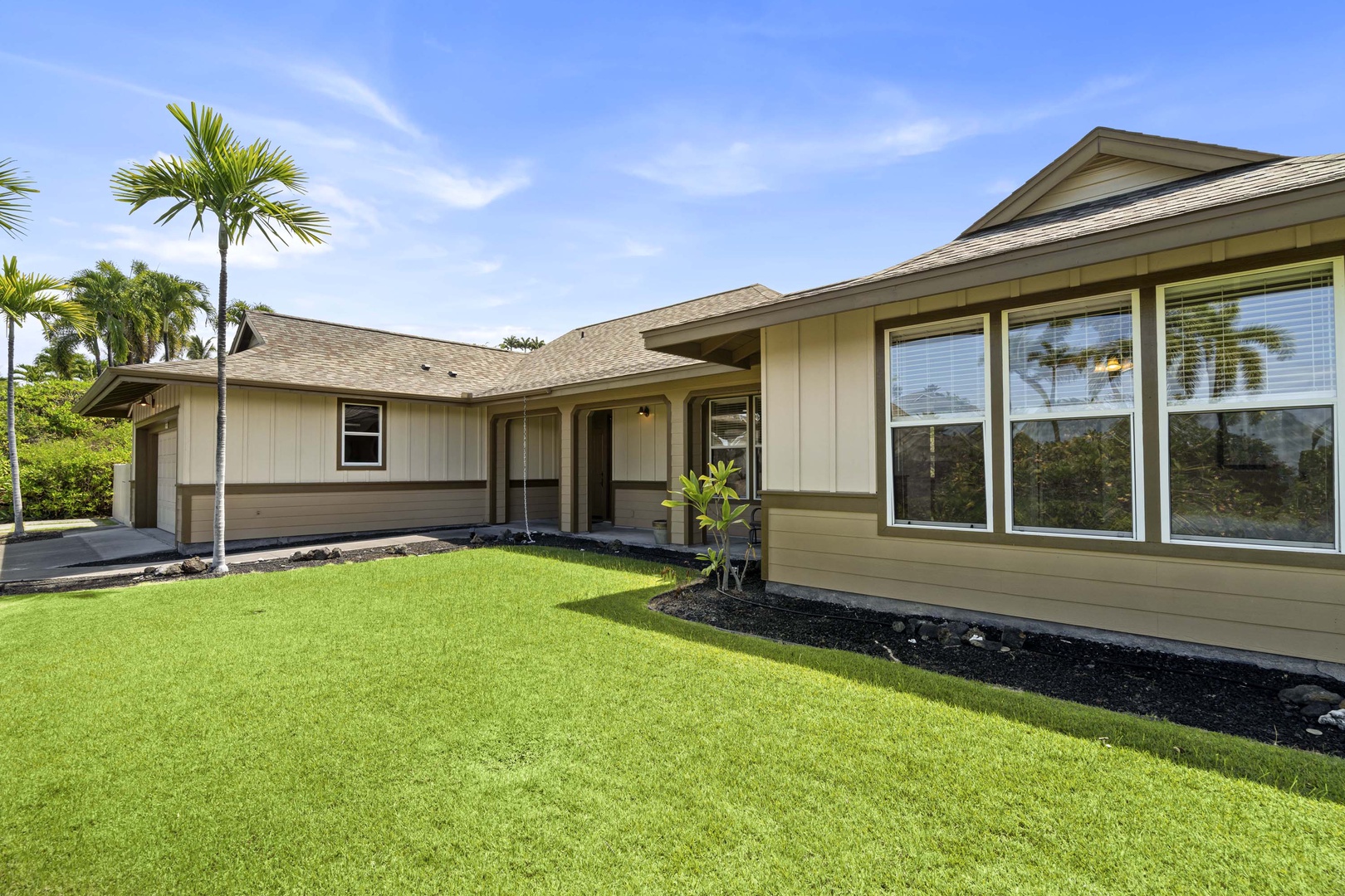 Kailua Kona Vacation Rentals, Kahakai Estates Hale - Nature's carpet: a lush and vibrant green grassy lawn.
