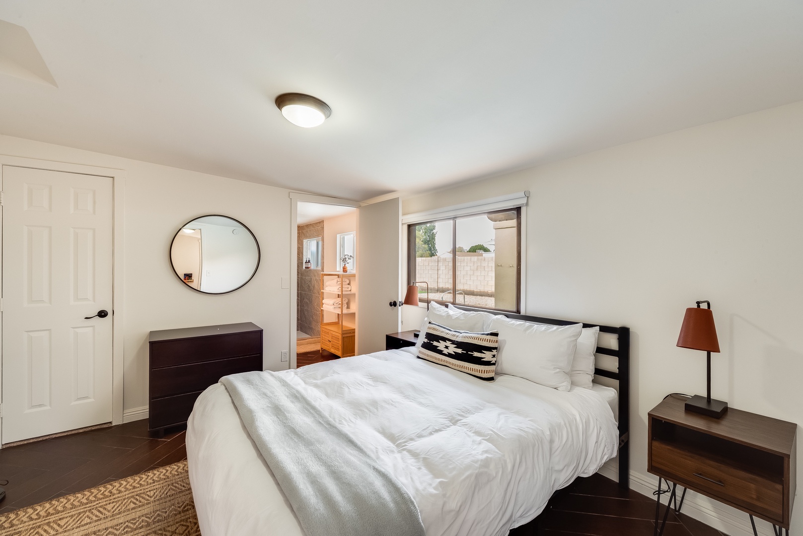 Phoenix Vacation Rentals, Desert Oasis - Guest bedroom with queen bed