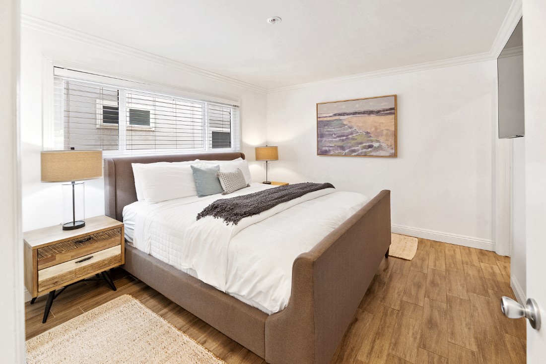 La Jolla Vacation Rentals, Oceanfront La Jolla Cove Condo - The master bedroom boasts a luxurious king-size bed and an en-suite bathroom with a shower/tub combo