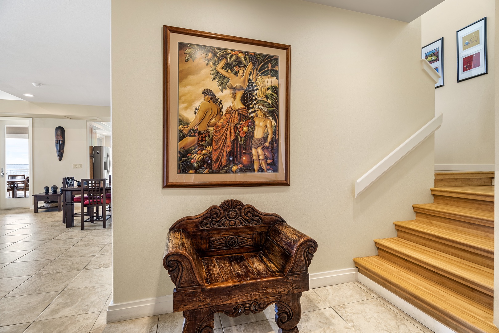 Kailua Kona Vacation Rentals, Ali'i Point #12 - Welcome home—foyer with Indonesian-inspired decor sets a warm and elegant tone.