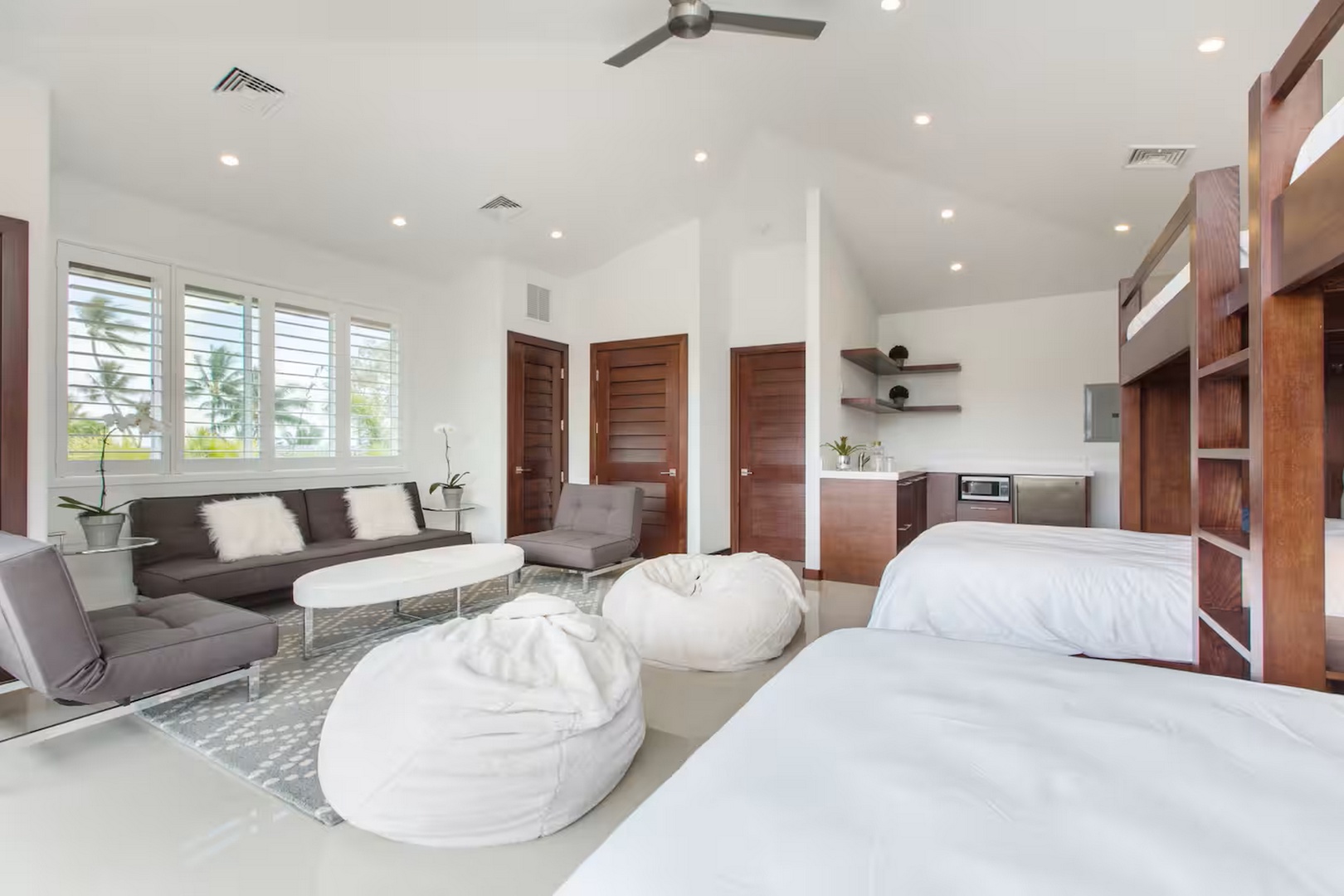 Honolulu Vacation Rentals, Diamond Head Beachfront Estate 9BR - The den over the garage bunks the younger crowd, twin-over-queen and floor cushions.