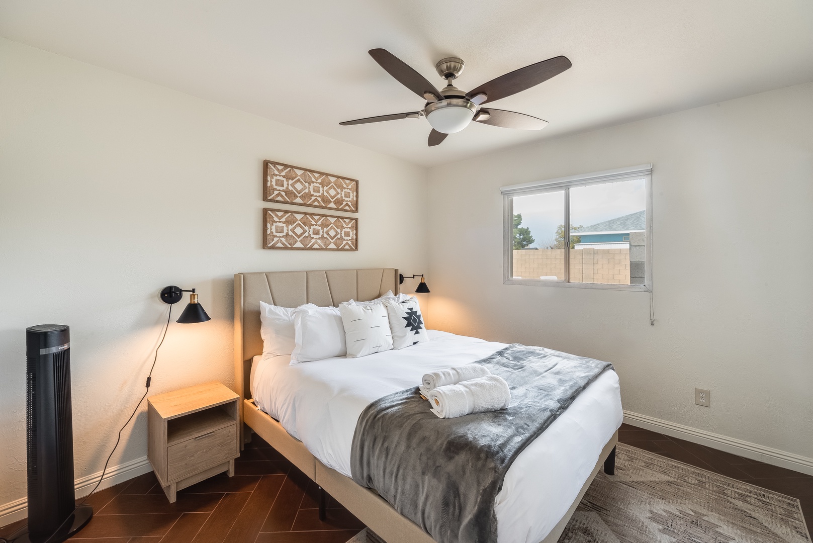 Phoenix Vacation Rentals, Desert Oasis - Guest bedroom 3 with queen bed