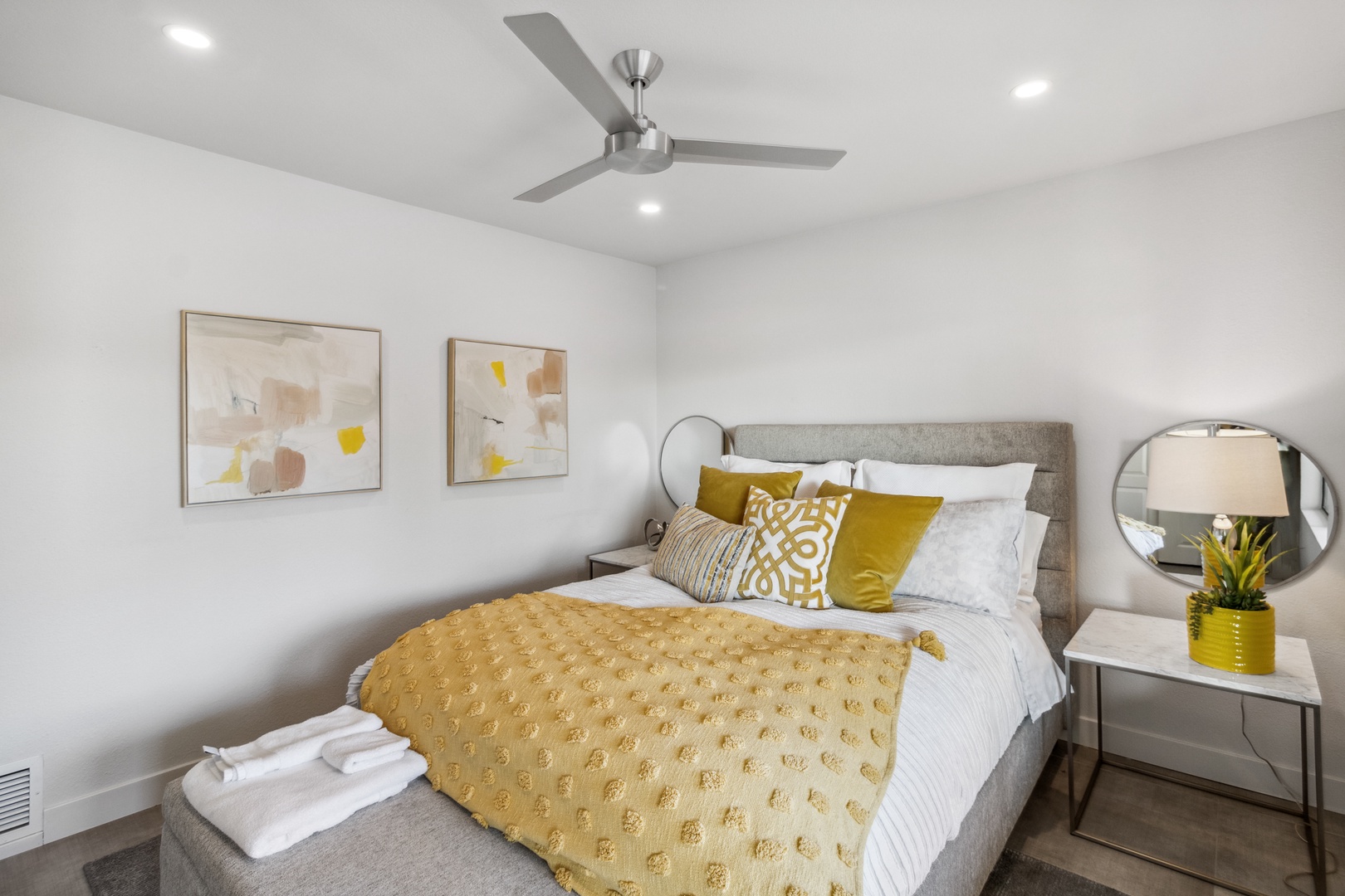 Phoenix Vacation Rentals, Majestic Mountain Views at Piestewa Peak Paradise - Ceiling Fan for this cozy room