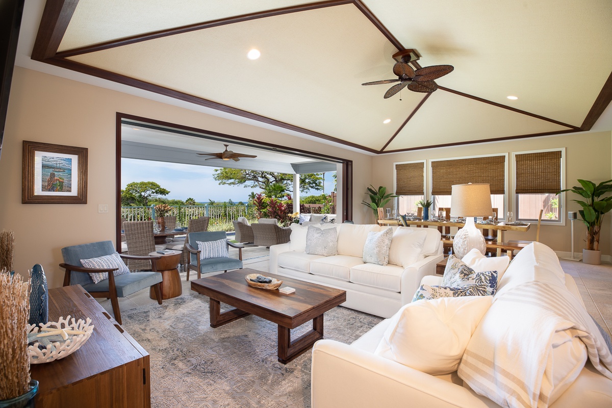 Kailua Kona Vacation Rentals, Island Time - Holua Kai - Picture yourself in the comfort of this stylish living room