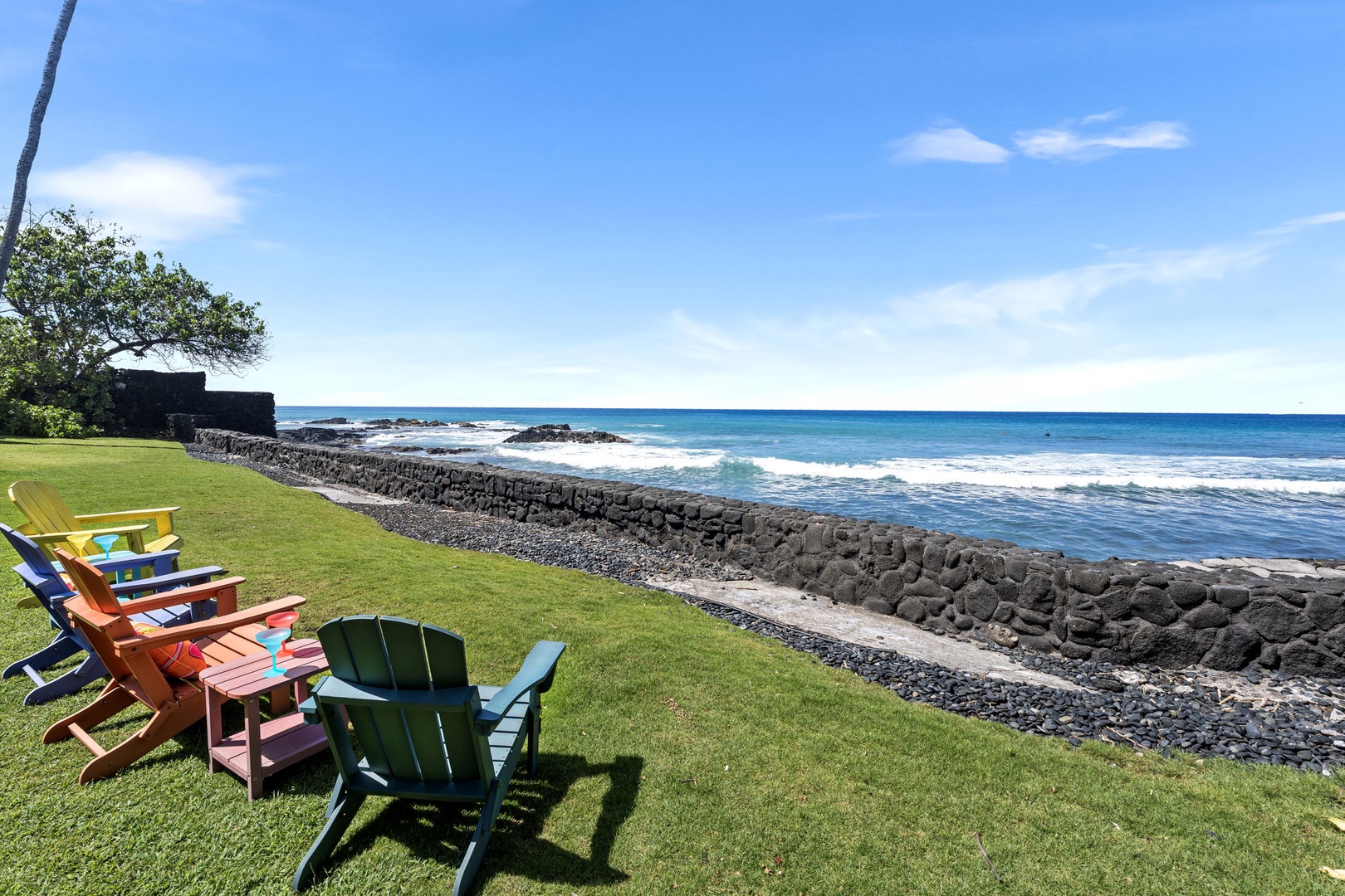 Kailua Kona Vacation Rentals, Hale Pua - Sit back by the shore and watch the waves roll in under open skies.