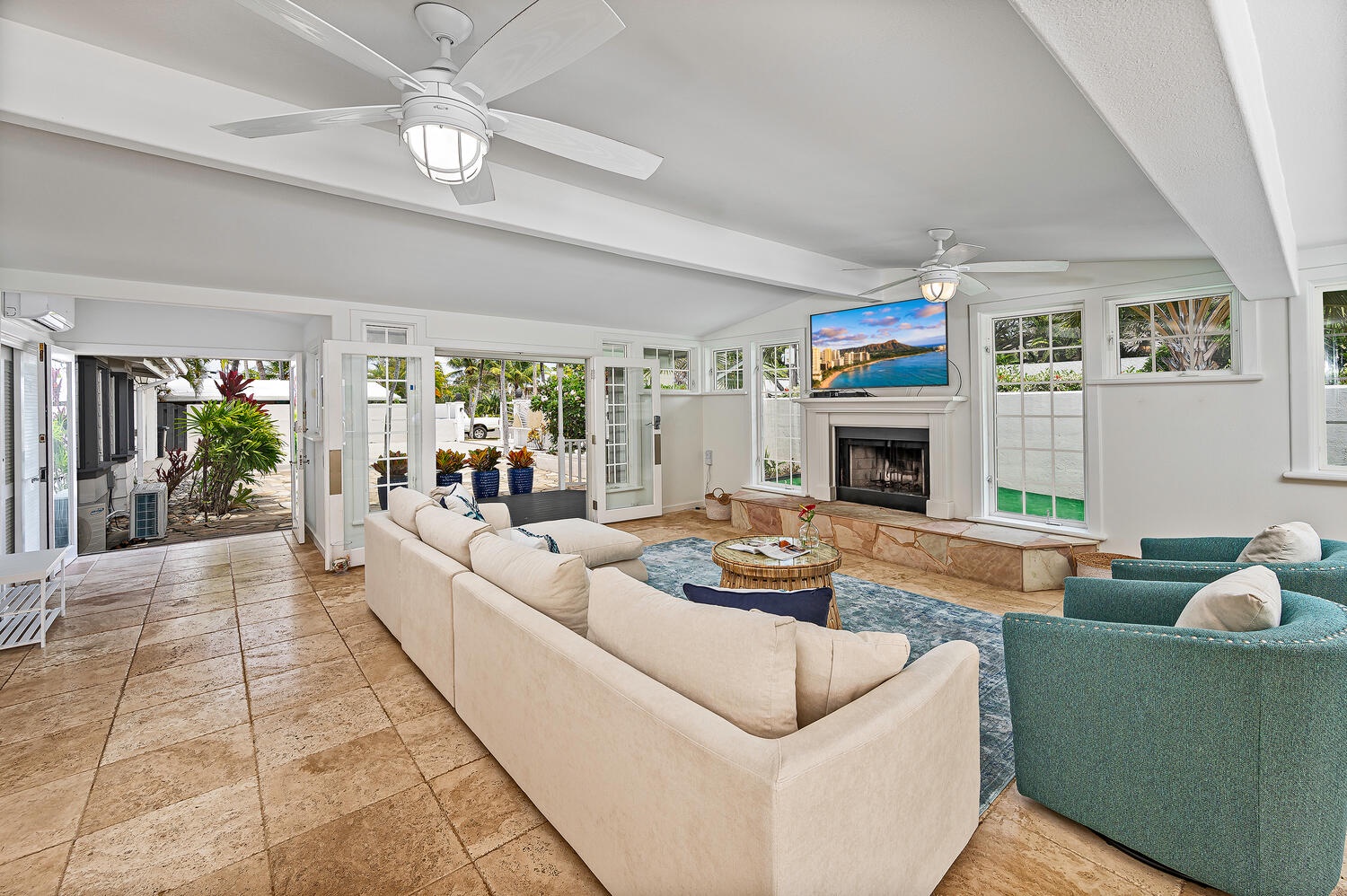 Kailua Vacation Rentals, Villa Hui Hou - Enjoy the islands cross breeze in the main living-room!